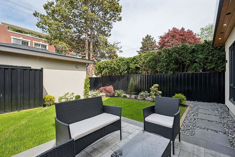 2 4549 W 11th Avenue Vancouver, BC - 32