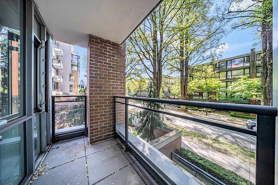 2021 W 10th Avenue Vancouver, BC - 24