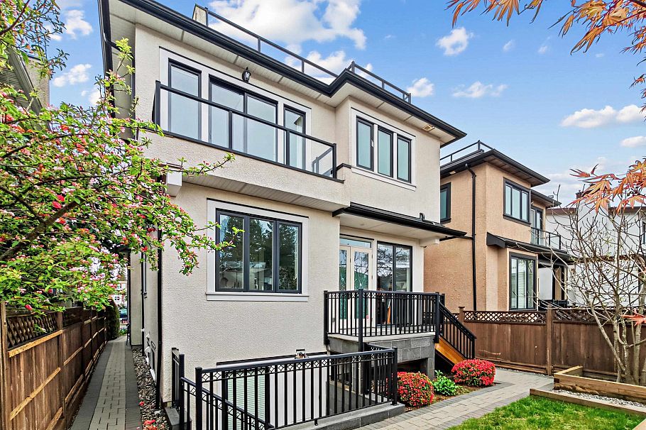 4555 W 9th Avenue Vancouver, BC - 40
