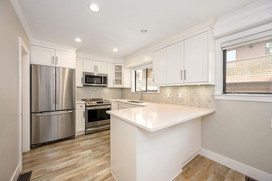 3201 Lonsdale Avenue North Vancouver, BC - 13
