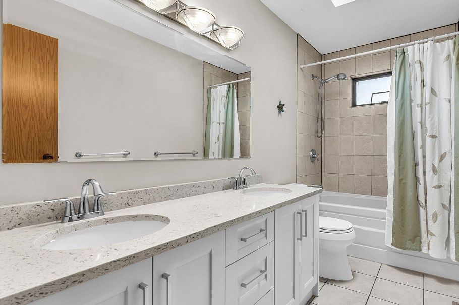 859 E 17th Street North Vancouver, BC - 14