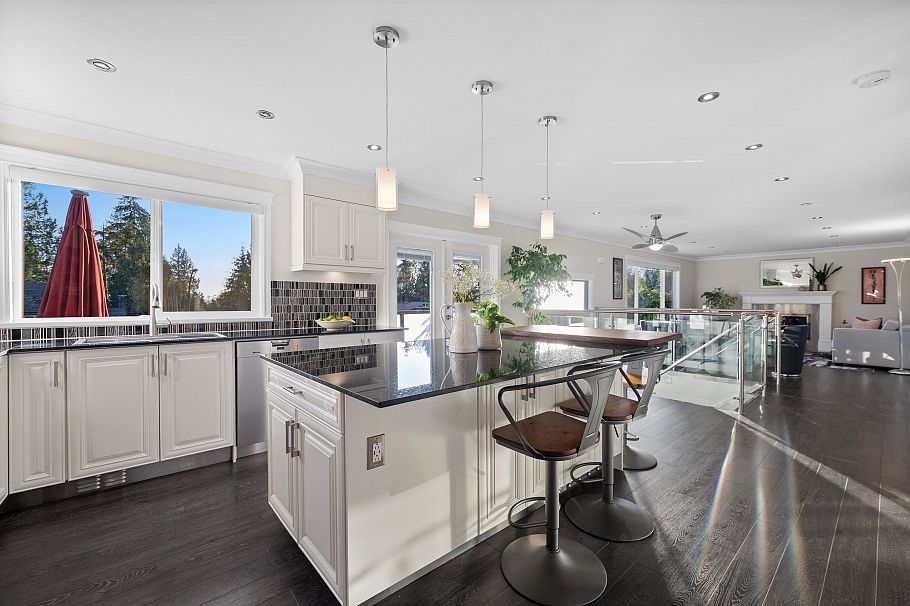 906 Strathaven Drive North Vancouver, BC - 5