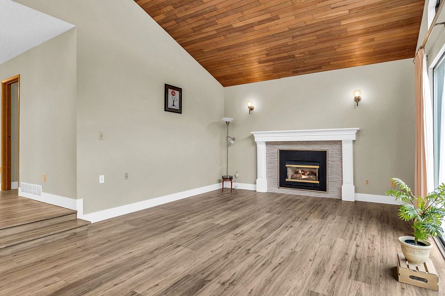 859 E 17th Street North Vancouver, BC - 4
