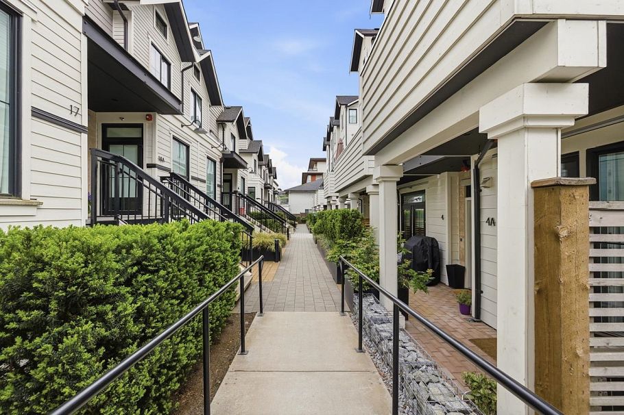 13 237 Ridgeway Avenue North Vancouver, BC - 35
