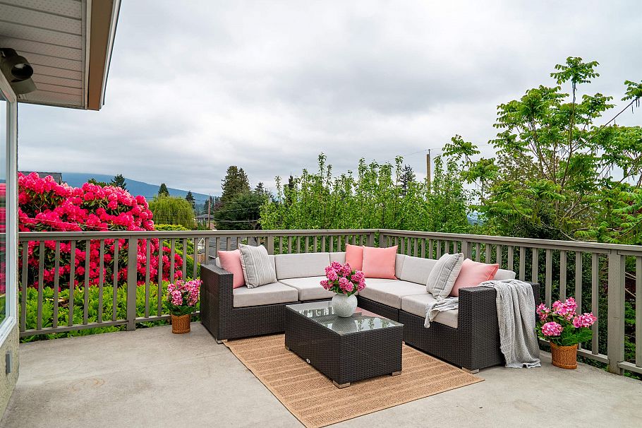 939 Calverhall Street North Vancouver, BC - 8