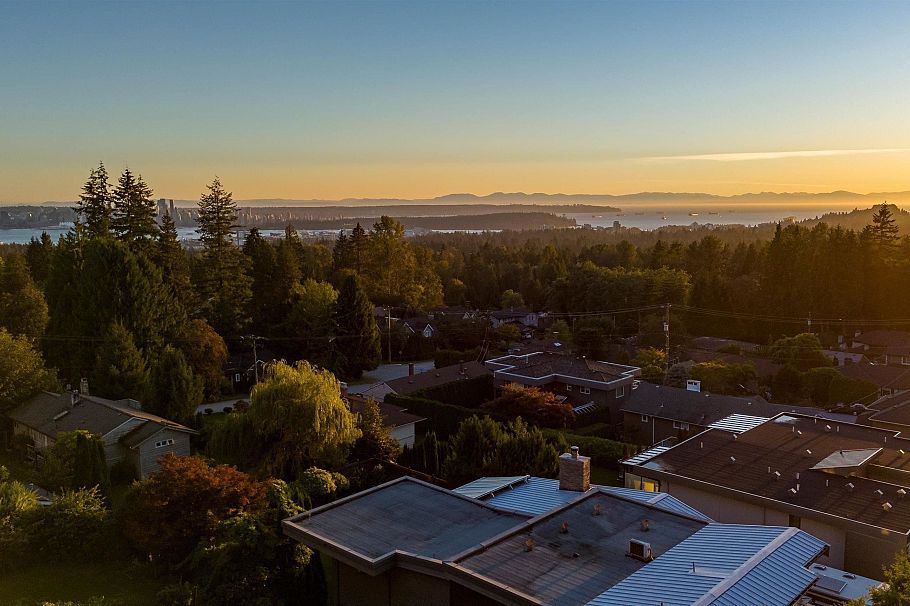 3812 Dalkeith Drive North Vancouver, BC - 2