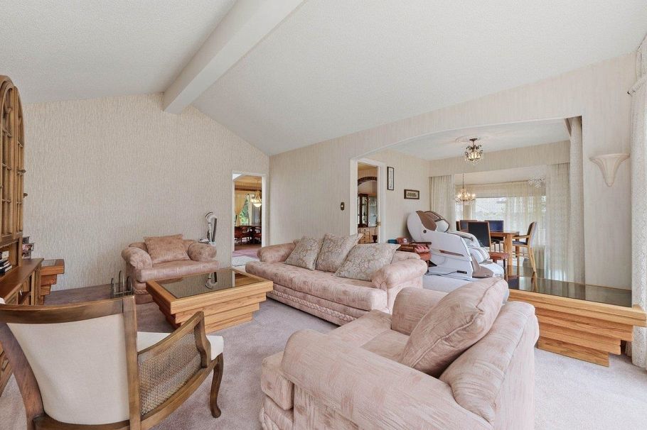 4786 Armour Court North Vancouver, BC - 6