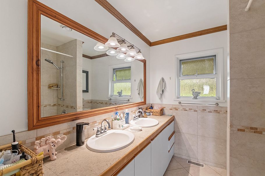 962 Whitchurch Street North Vancouver, BC - 17