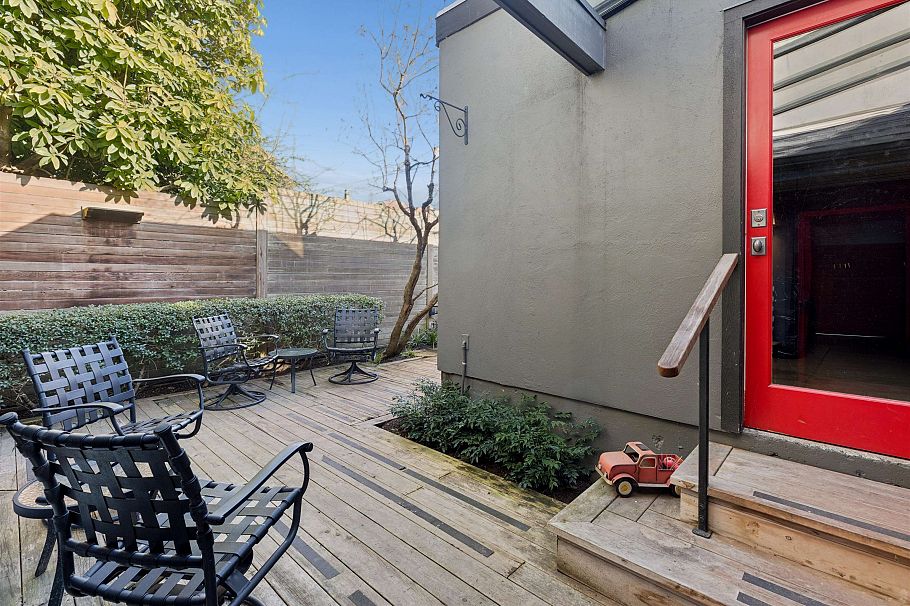 2518 Point Grey Road Vancouver, BC - 31