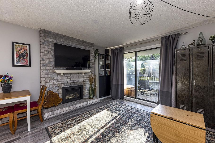 3132 Lonsdale Avenue North Vancouver, BC - 3