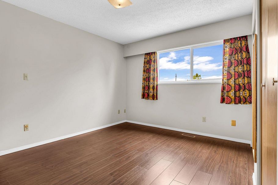 859 E 17th Street North Vancouver, BC - 16