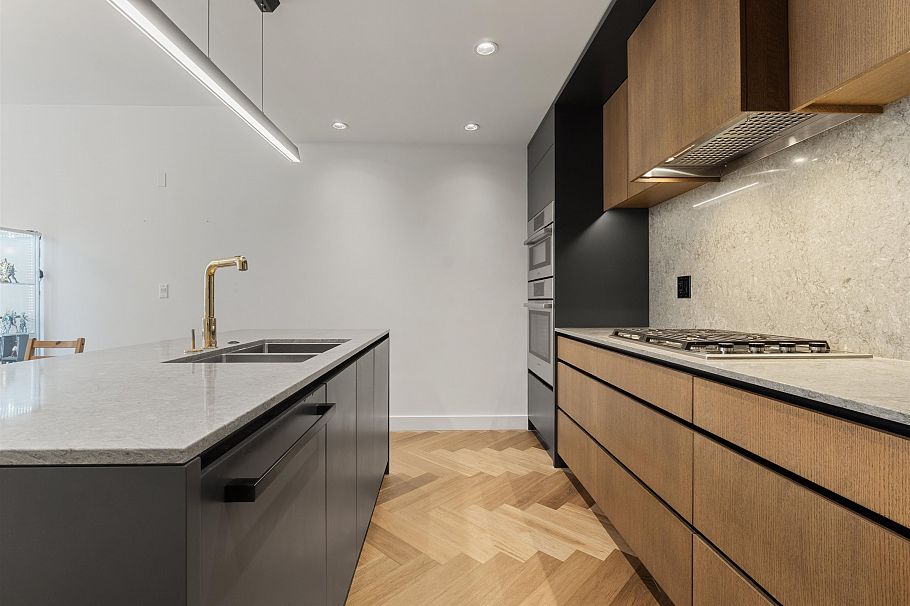 107 458 W 63rd Avenue Vancouver, BC - 4