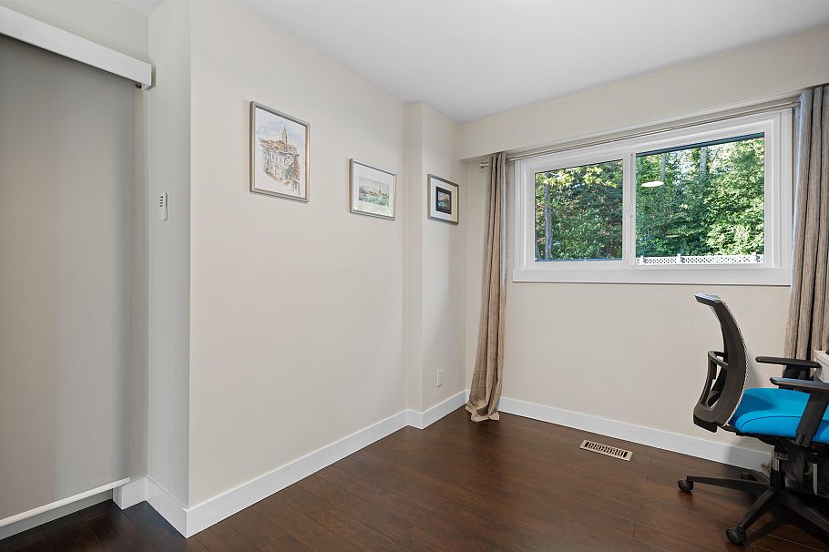 906 Strathaven Drive North Vancouver, BC - 20