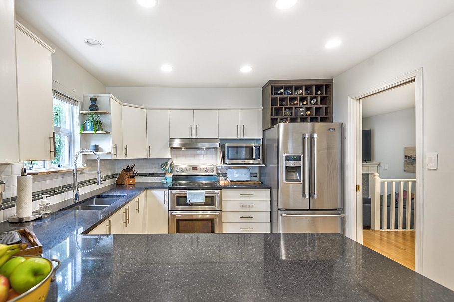 2 3939 Indian River Drive North Vancouver, BC - 8