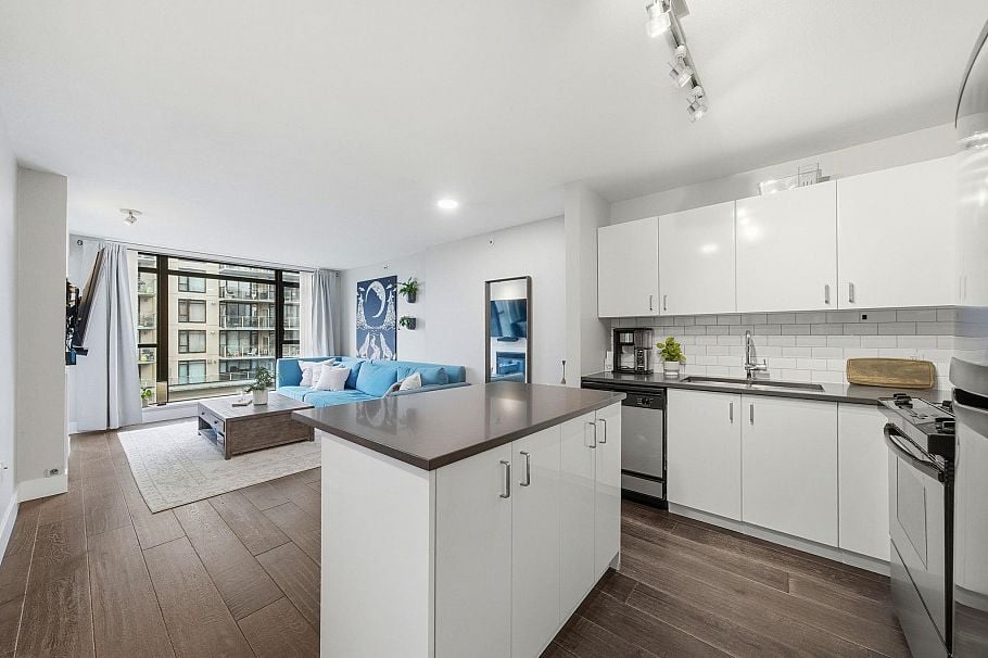 405 155 W 1st Street North Vancouver, BC - 1