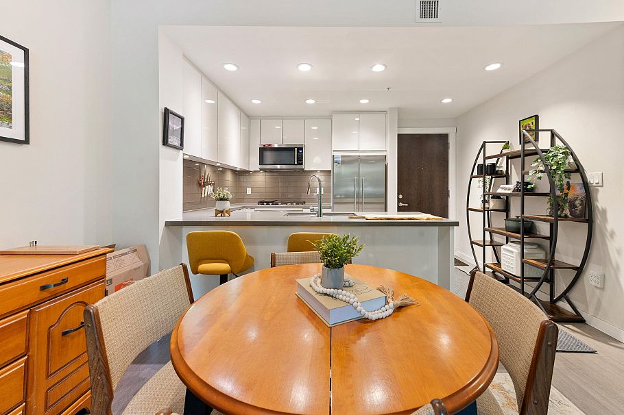 216 255 W 1st Street North Vancouver, BC - 10