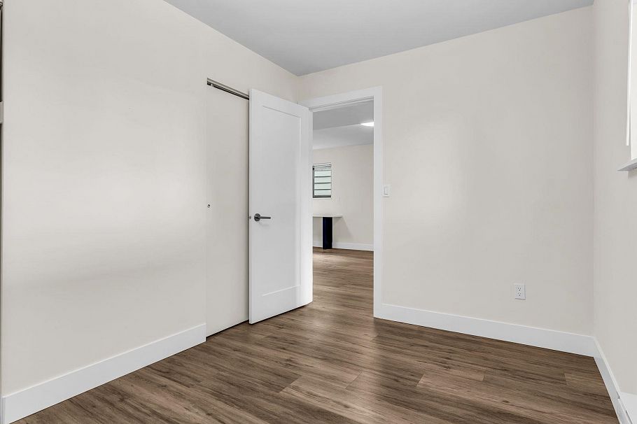 859 E 17th Street North Vancouver, BC - 27