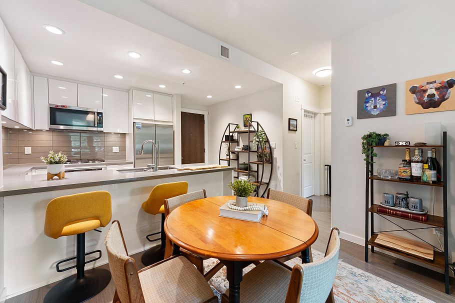 216 255 W 1st Street North Vancouver, BC - 9