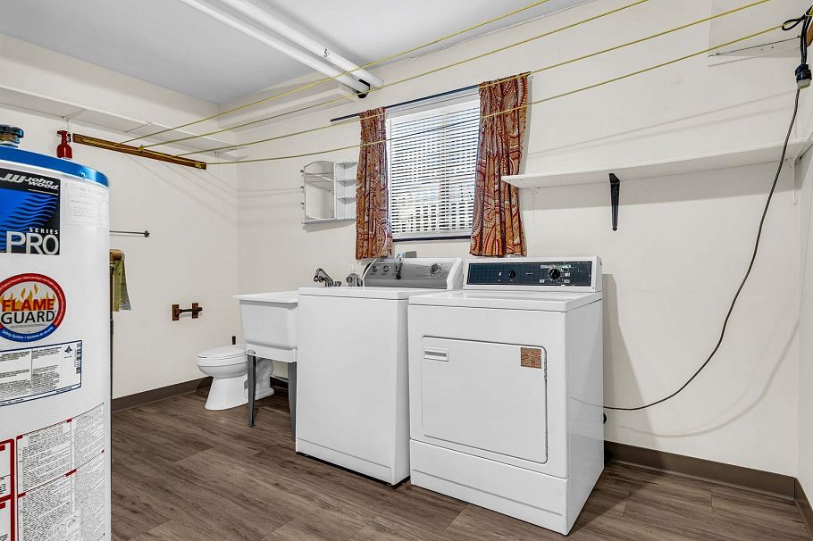 859 E 17th Street North Vancouver, BC - 28
