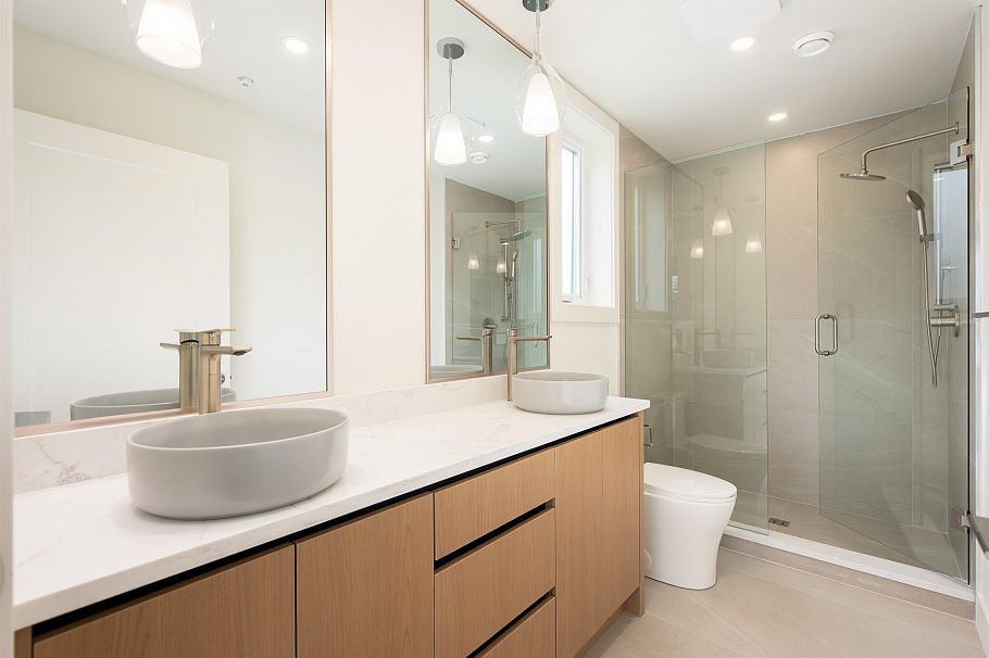 2 3645 Dundas Street Vancouver, BC - 12