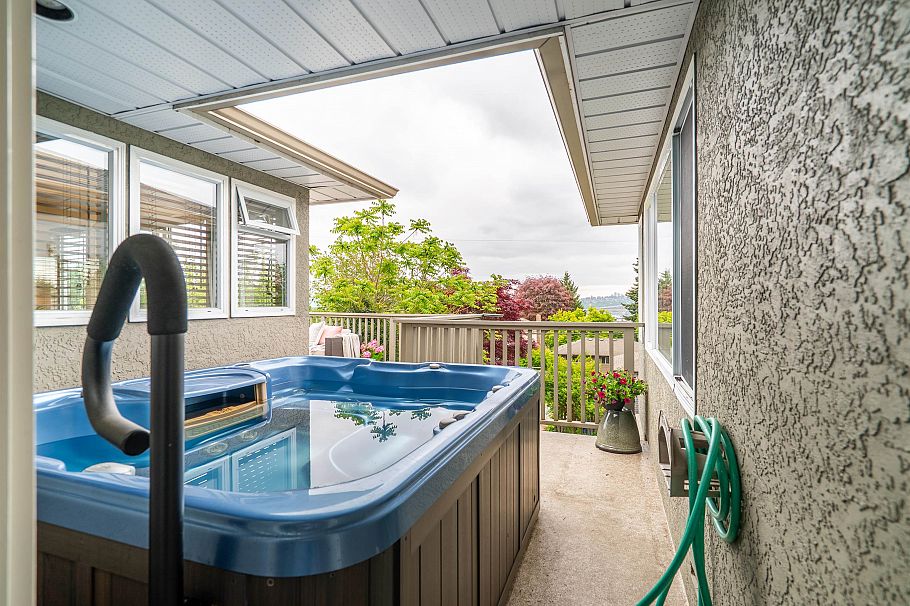 939 Calverhall Street North Vancouver, BC - 13