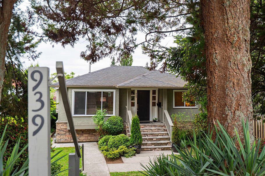 939 Calverhall Street North Vancouver, BC - 2