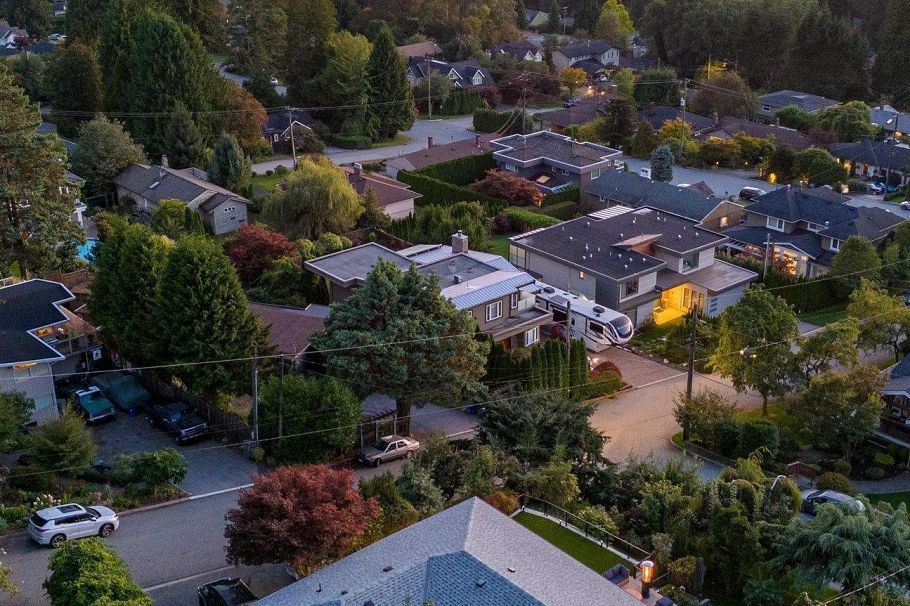 3812 Dalkeith Drive North Vancouver, BC - 27