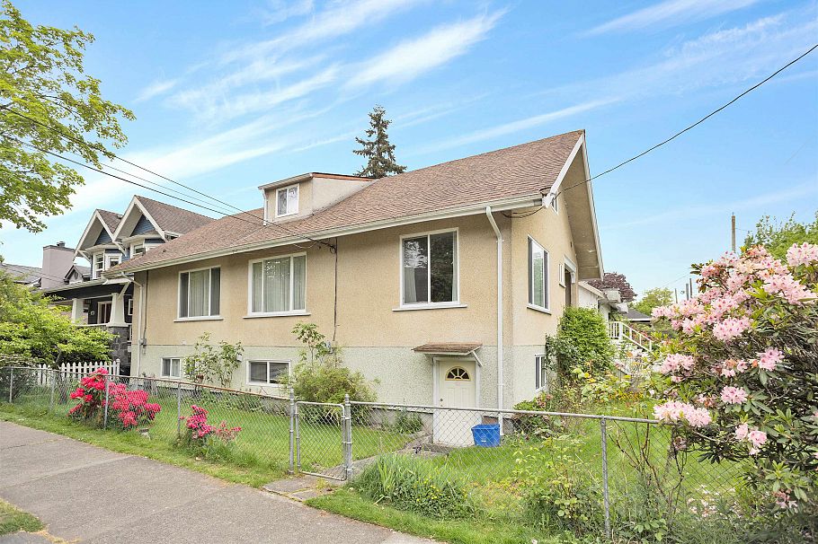 2206 Musqueamview Street Vancouver, BC - 2