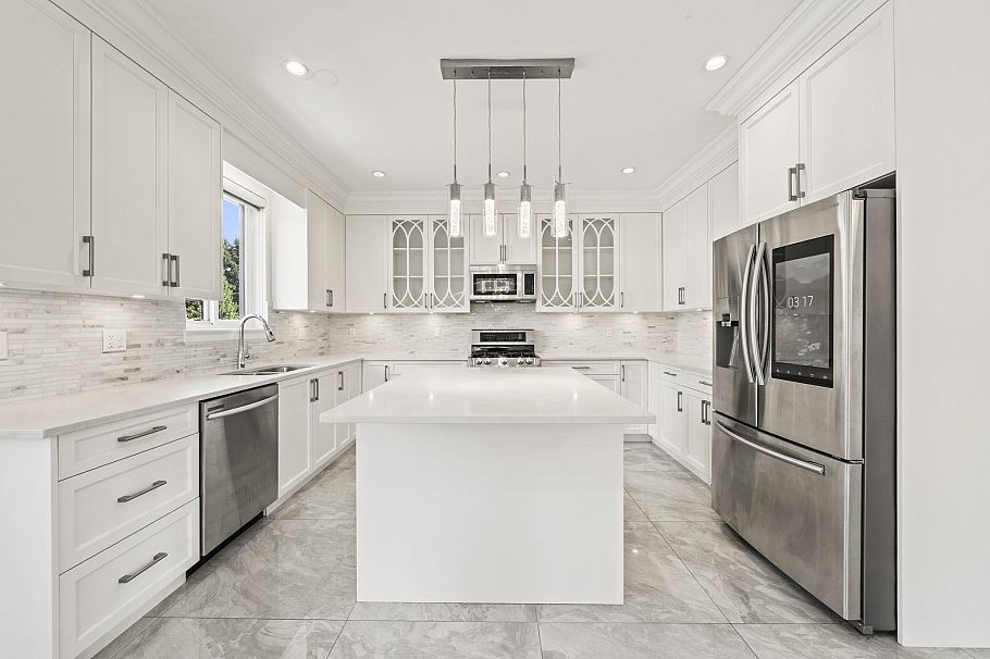 1720 Sutherland Avenue North Vancouver, BC - 2