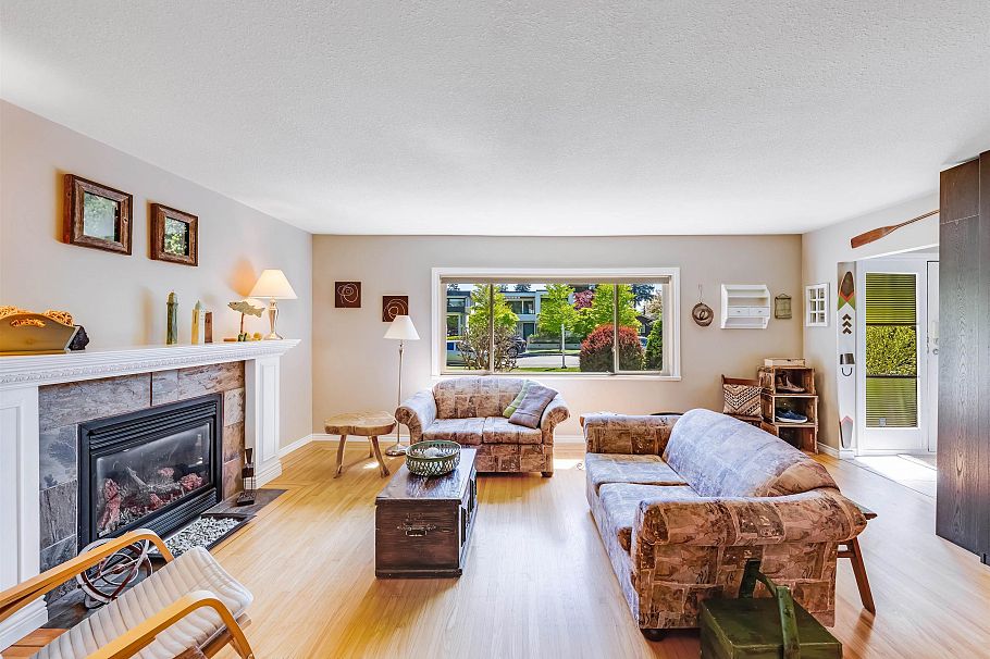 1140 W 20th Street North Vancouver, BC - 4