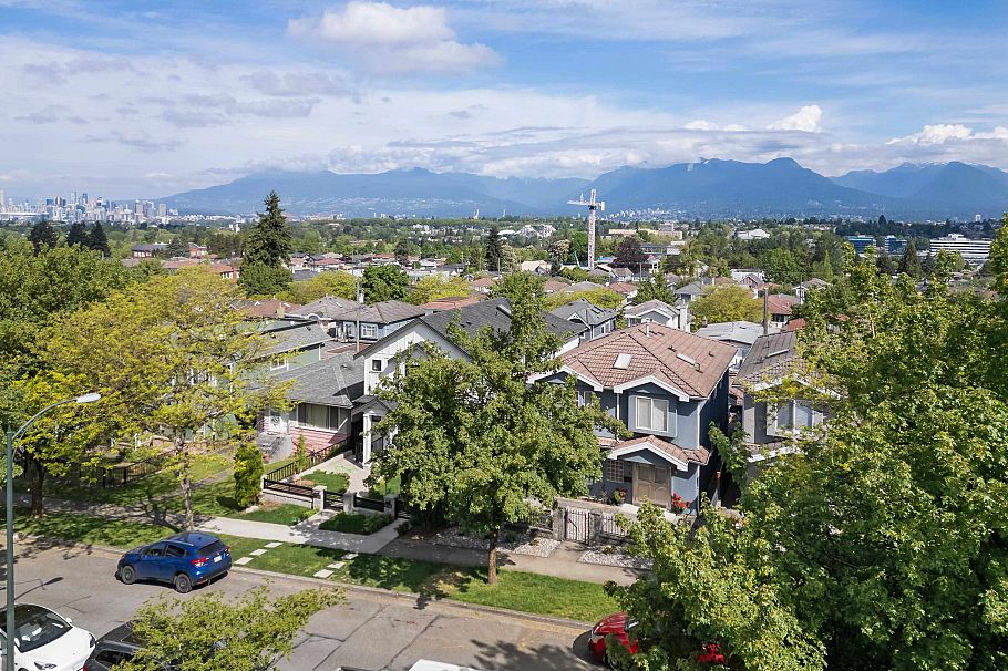 2798 E 24th Avenue Vancouver, BC - 4