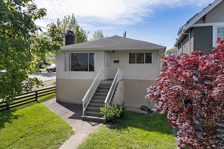 2798 E 24th Avenue Vancouver, BC - 1