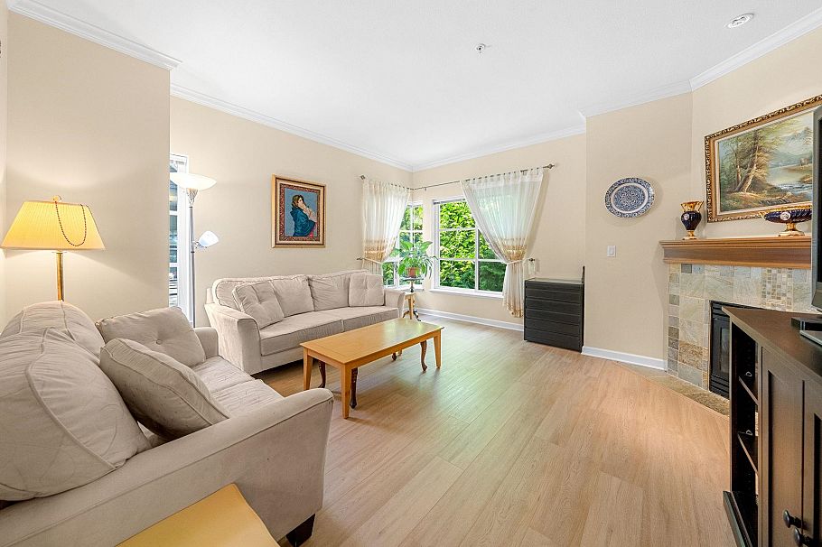 15 3150 Sunnyhurst Road North Vancouver, BC - 7