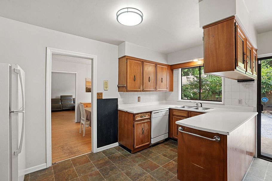 909 Seymour Boulevard North Vancouver, BC - 8