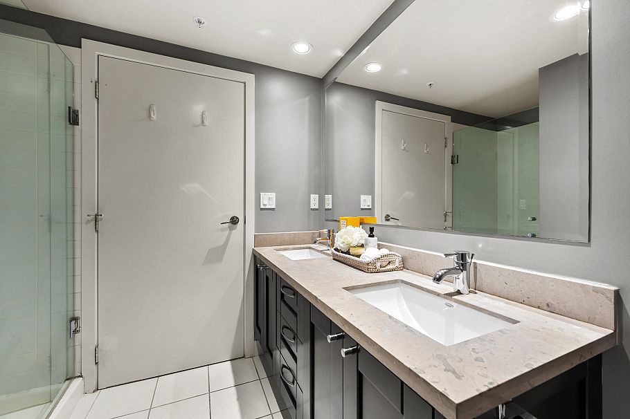 303 1133 Homer Street Vancouver, BC - 3