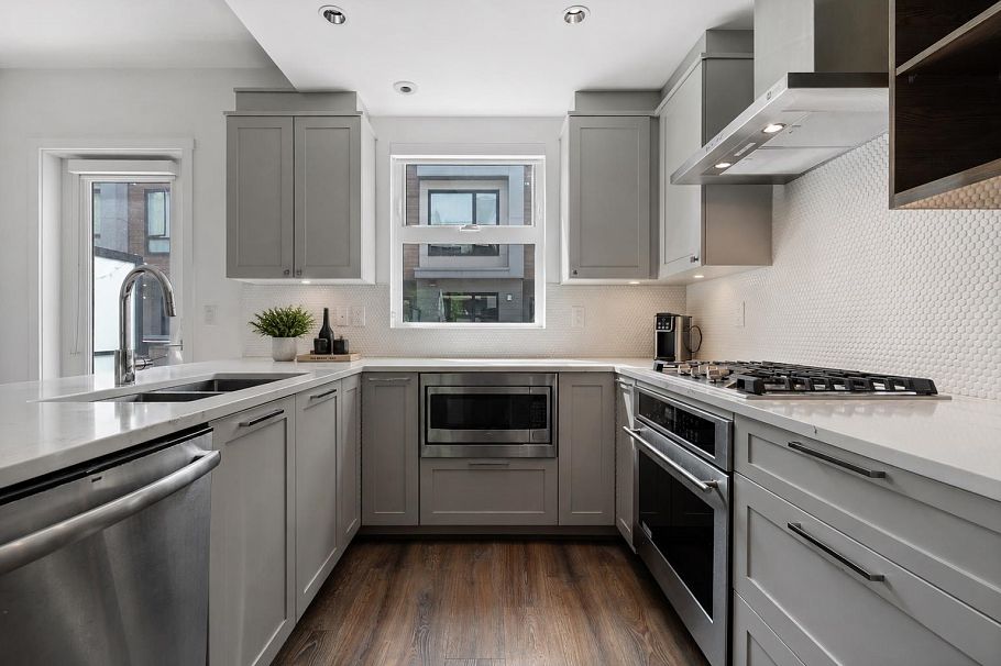 21 856 Orwell Street North Vancouver, BC - 3