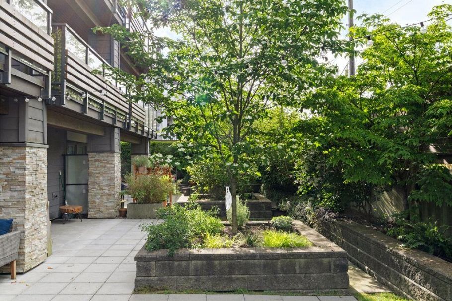 102 1661 E 2nd Avenue Vancouver, BC - 5
