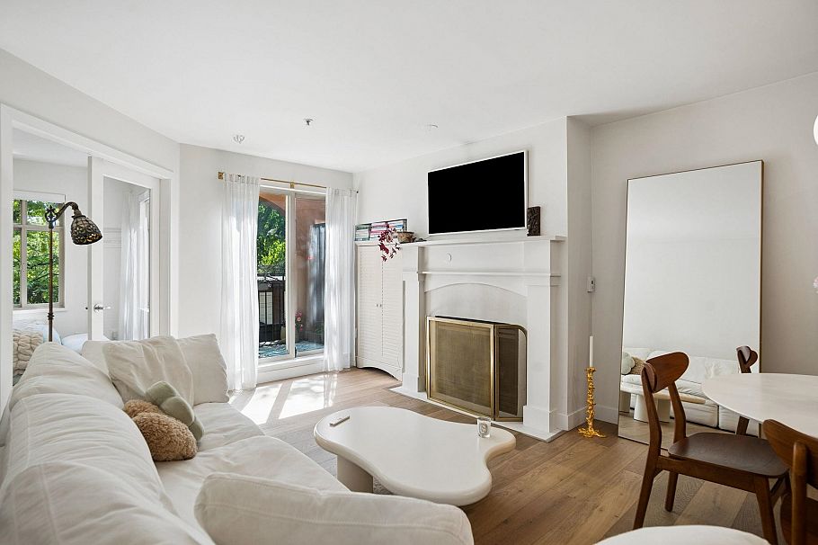 15 3036 W 4th Avenue Vancouver, BC - 3
