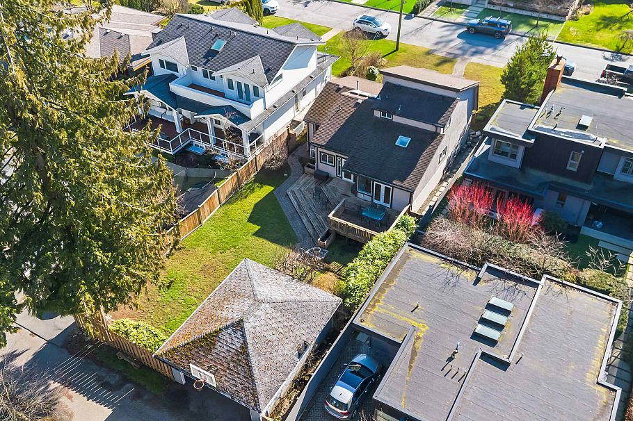 1140 W 20th Street North Vancouver, BC - 26