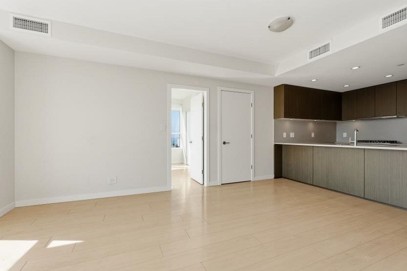 1702 125 14th Street North Vancouver, BC - 11