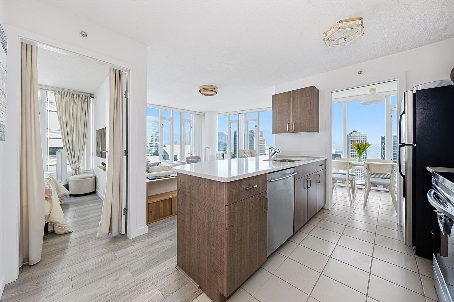 3007 610 Granville Street Vancouver, BC - 2