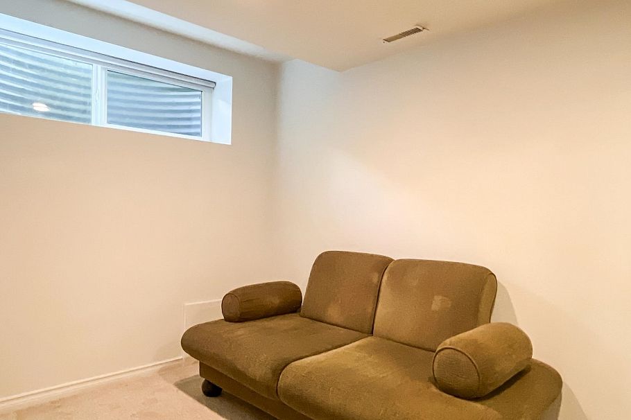985 Old Lillooet Road North Vancouver, BC - 26