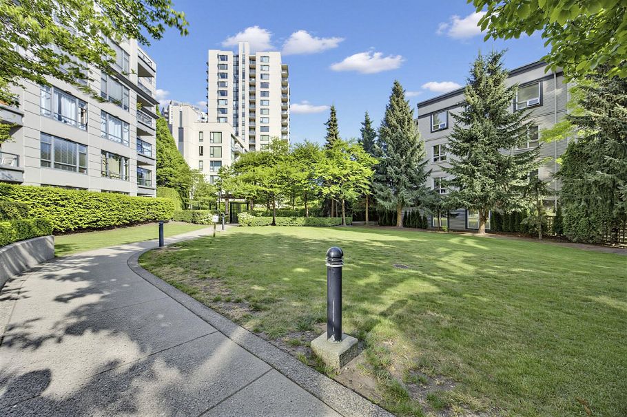 503 3520 Crowley Drive Vancouver, BC - 28