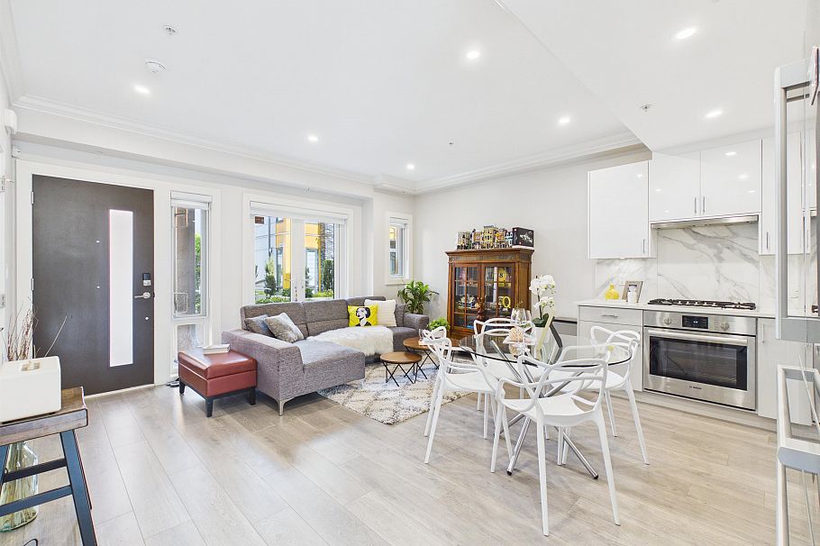 23 7565 Oak Street Vancouver, BC - 9