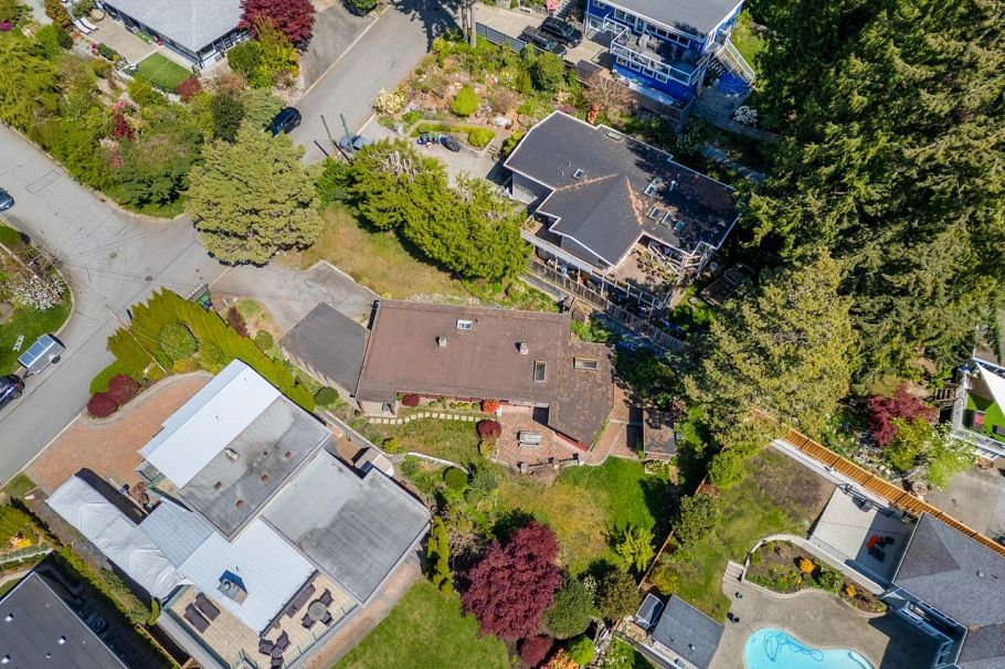 241 W Balmoral Road North Vancouver, BC - 34
