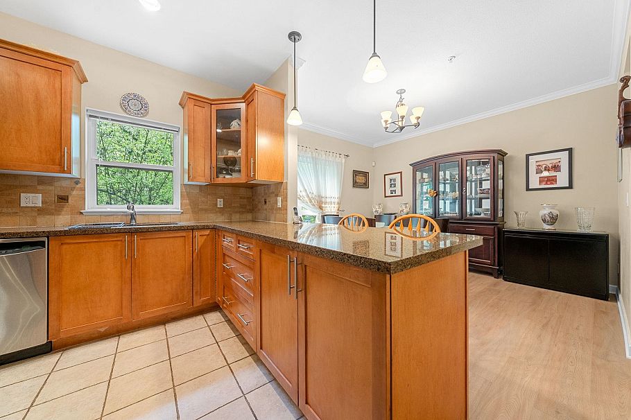 15 3150 Sunnyhurst Road North Vancouver, BC - 15