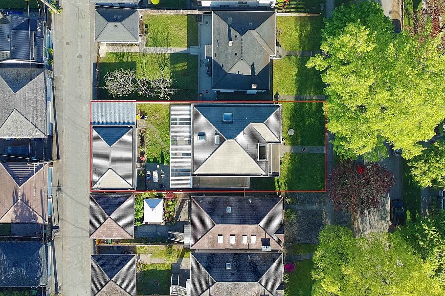 123 E 45th Avenue Vancouver, BC - 2