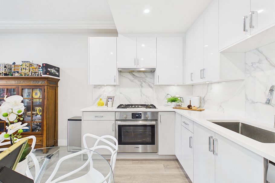 23 7565 Oak Street Vancouver, BC - 6