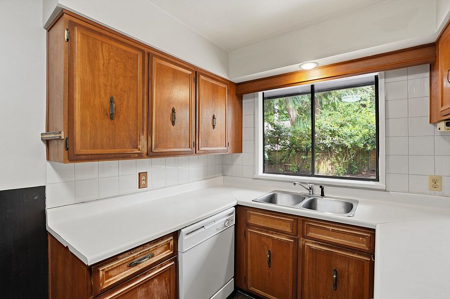 909 Seymour Boulevard North Vancouver, BC - 7