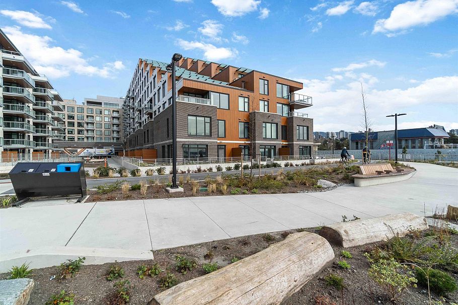 312 755 Harbourside Drive North Vancouver, BC - 30